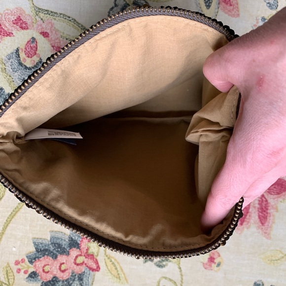 Bronze sequined wristlet - Picture 3 of 4